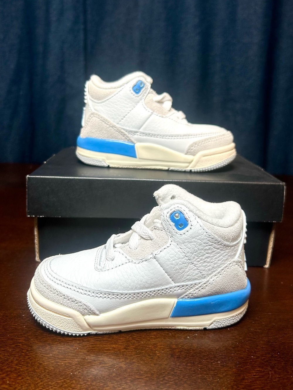 Air Jordan 3 Retro Boys Toddler 5c Summit White Hydrogen Blue DM0968-101 - Picture 3 of 10